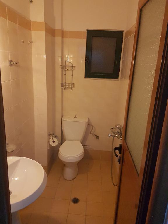 Perla Hotel Saranda エクステリア 写真
