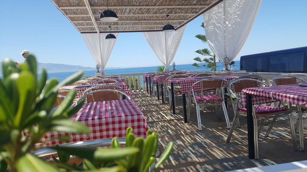 Perla Hotel Saranda エクステリア 写真