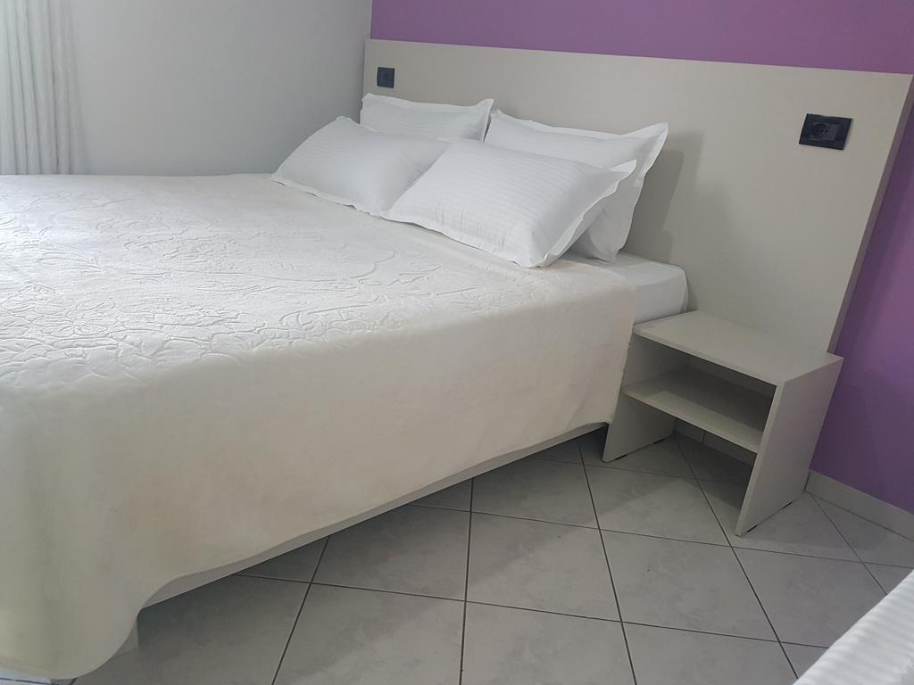 Perla Hotel Saranda エクステリア 写真