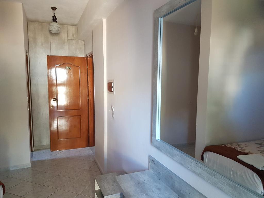 Perla Hotel Saranda エクステリア 写真