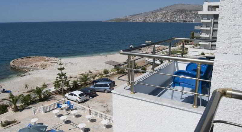Perla Hotel Saranda エクステリア 写真
