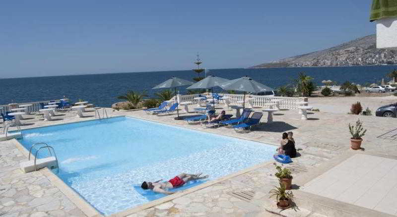 Perla Hotel Saranda エクステリア 写真