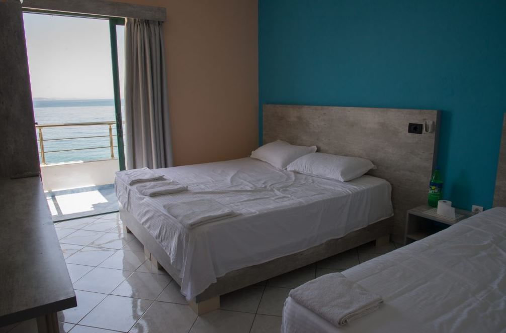 Perla Hotel Saranda エクステリア 写真