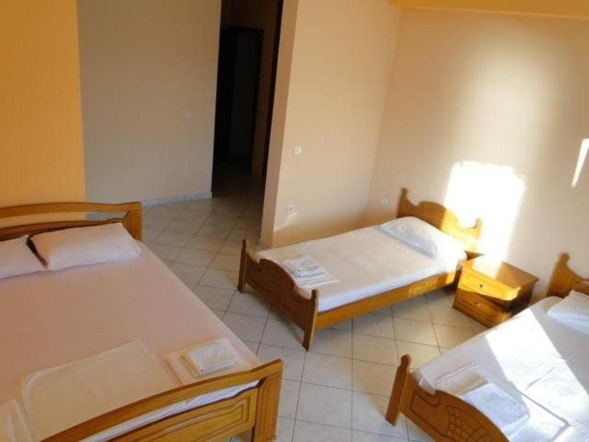 Perla Hotel Saranda エクステリア 写真